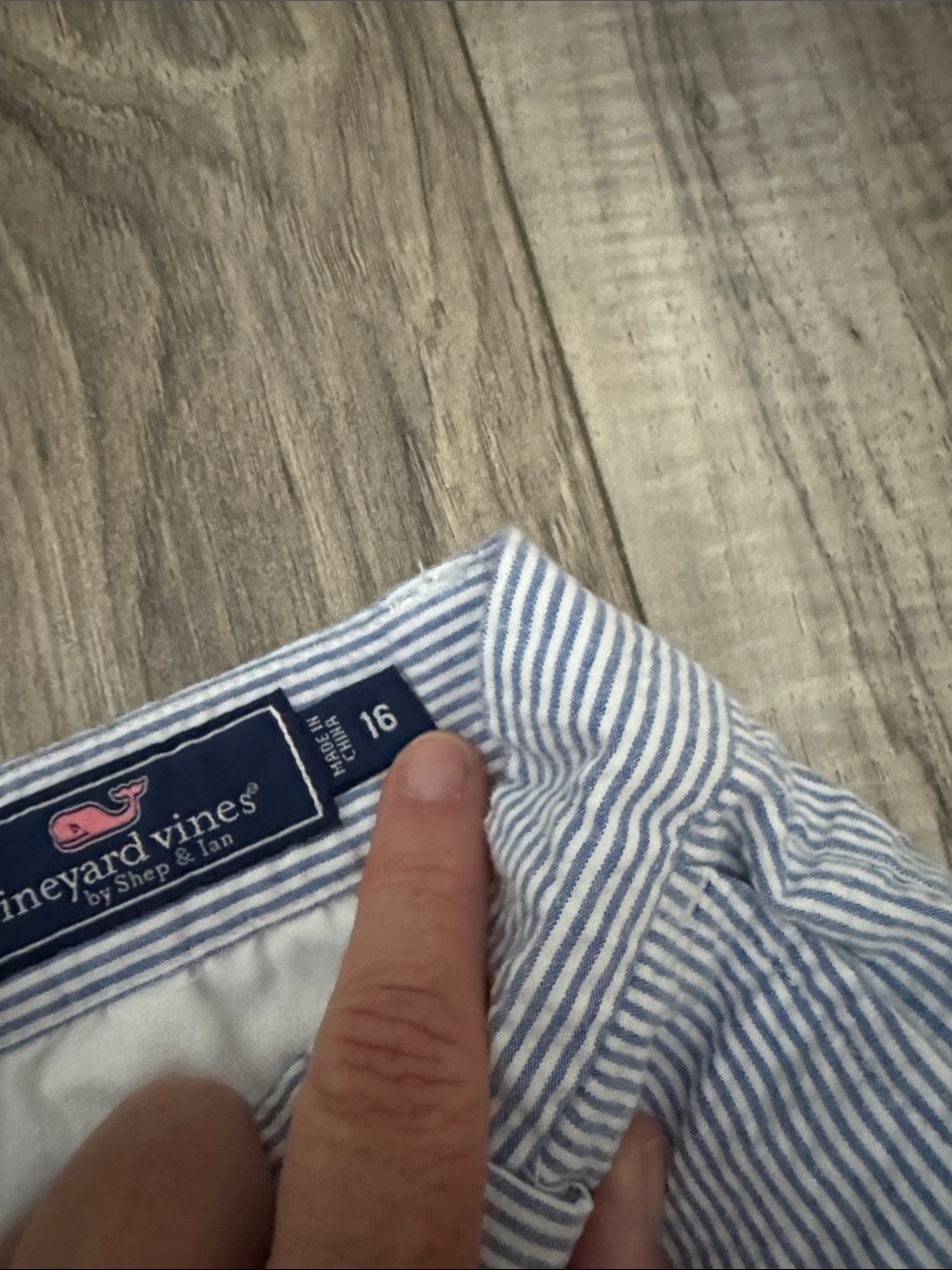 Vineyard Vines Seersucker Flat Front Shorts - Light Blue/White 16 school - Picture 3 of 8